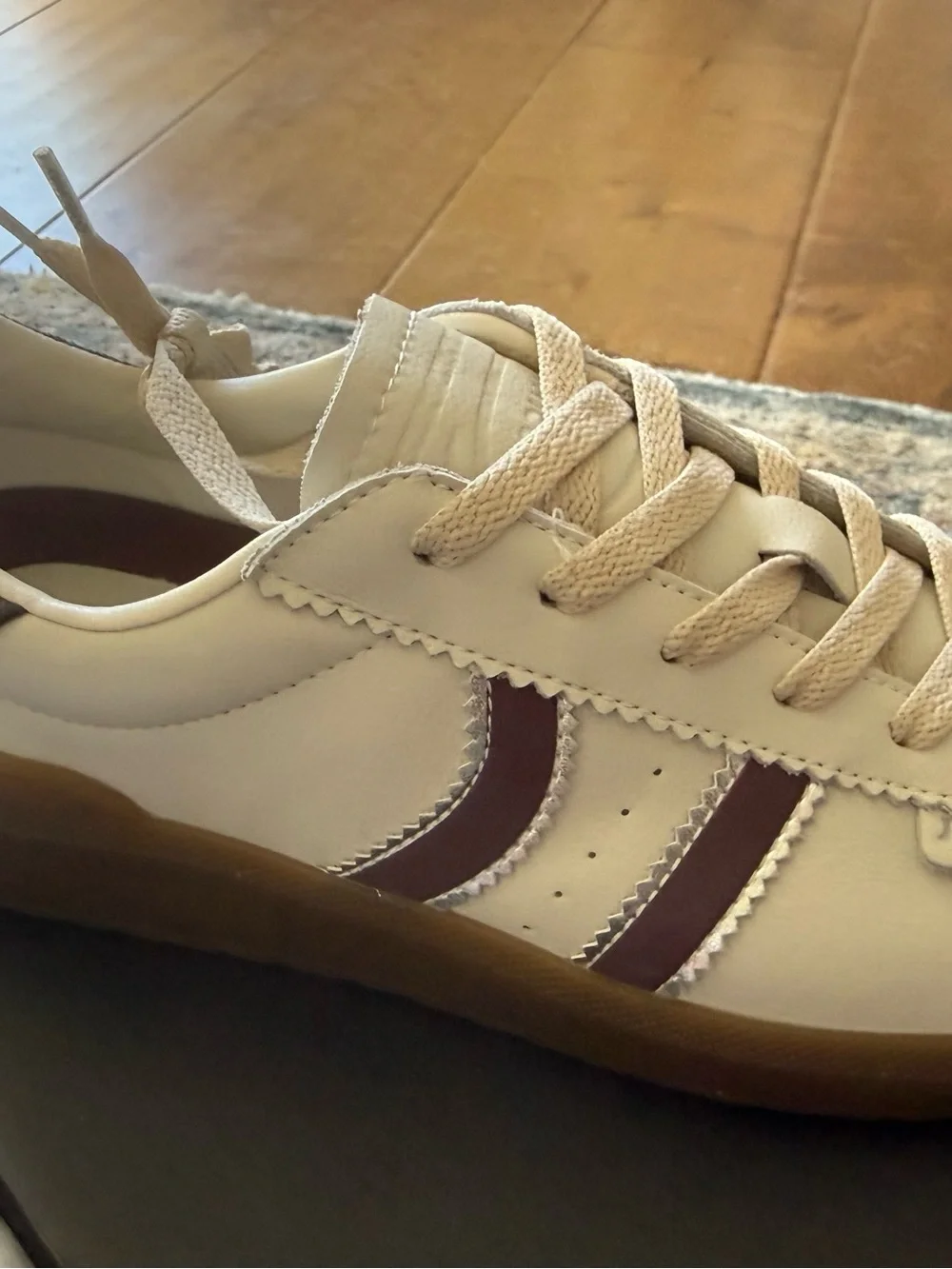 Coolway Kiro Sneaker White & Burgundy NIB